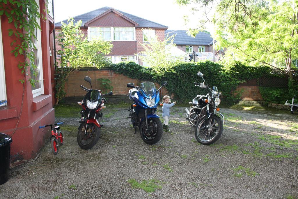 East Midlands Guesthouse Derby Bagian luar foto